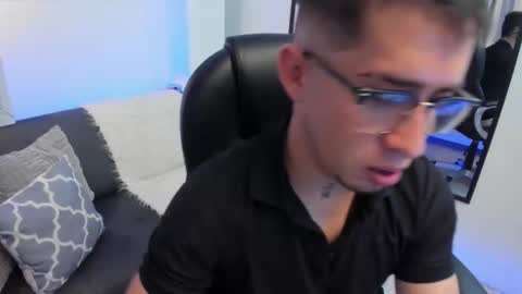 Snapshot of tommas_johnson chatting on March 21, 2026, 2:16 am Tomas online show from March 21, 2026, 2:16 am