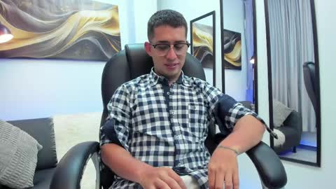 Snapshot of tommas_johnson chatting on April 8, 2026, 4:01 am Tomas online show from April 8, 2026, 4:01 am