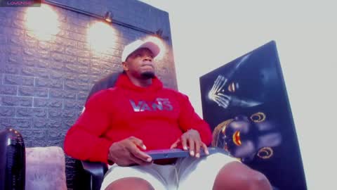 Snapshot of tommike388 chatting on April 19, 2026, 4:01 am Tom Mike online show from April 19, 2026, 4:01 am