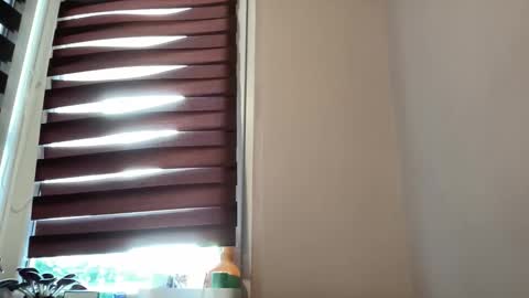 tommilovee online show from May 3, 2026, 9:04 am