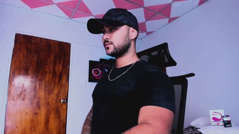 tommy_sccott online show from February 6, 2025, 2:44 am