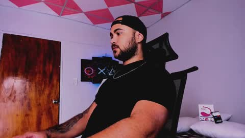 tommy_sccott online show from February 16, 2025, 2:42 am