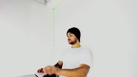 tommy_sccott online show from September 18, 2025, 11:18 pm