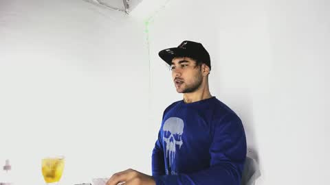 tommy_sccott online show from September 29, 2025, 11:42 pm