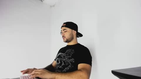 tommy_sccott online show from November 2, 2025, 10:12 pm