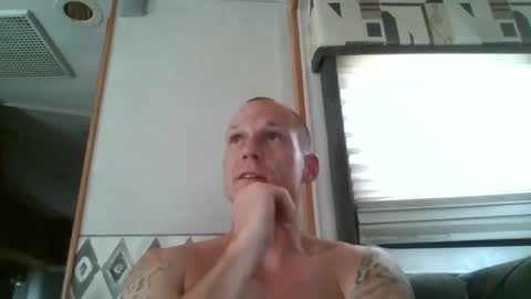 Snapshot of tommygunsfit chatting on October 9, 2025, 8:07 pm tommygunsfit online show from October 9, 2025, 8:07 pm