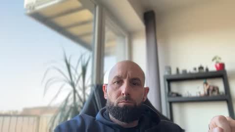 Snapshot of tommyx01 chatting on March 6, 2026, 12:12 pm Thomas Fit online show from March 6, 2026, 12:12 pm