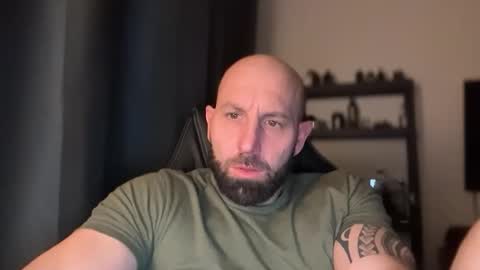 Snapshot of tommyx01 chatting on March 31, 2026, 10:32 pm Thomas Fit online show from March 31, 2026, 10:32 pm