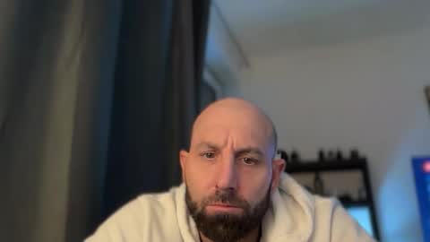 Snapshot of tommyx01 chatting on April 1, 2026, 6:49 pm Thomas Fit online show from April 1, 2026, 6:49 pm