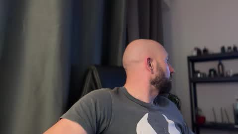 Snapshot of tommyx01 chatting on April 2, 2026, 9:01 pm Thomas Fit online show from April 2, 2026, 9:01 pm