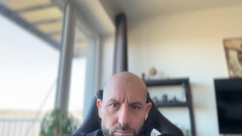 Snapshot of tommyx01 chatting on April 8, 2026, 10:04 am Thomas Fit online show from April 8, 2026, 10:04 am