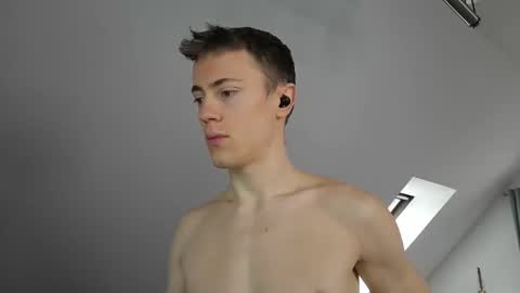 tomtimon11 online show from November 3, 2025, 11:22 am