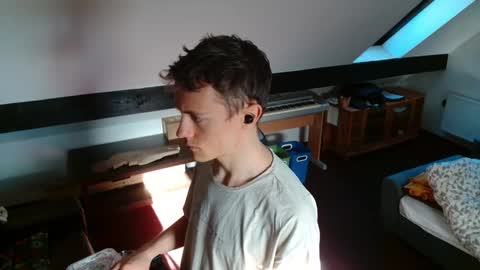 tomtimon11 online show from November 6, 2025, 10:27 am