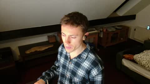 tomtimon11 online show from November 6, 2025, 11:37 pm