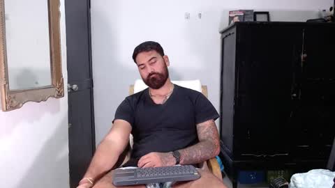 Snapshot of tomy_johnson2 chatting on March 5, 2025, 5:39 pm Tomas jhonson online show from March 5, 2025, 5:39 pm