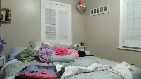Honeys Snow Bunny online show from June 9, 2026, 2:34 am