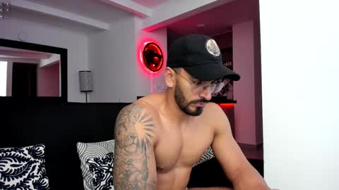 Snapshot of tony_muscle1 chatting on December 23, 2024, 12:35 am tony muscle1 online show from December 23, 2024, 12:35 am