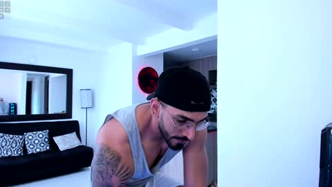 Snapshot of tony_muscle1 chatting on January 16, 2025, 10:02 pm tony muscle1 online show from January 16, 2025, 10:02 pm