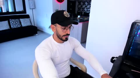 Snapshot of tony_muscle1 chatting on January 17, 2025, 10:23 pm tony muscle1 online show from January 17, 2025, 10:23 pm