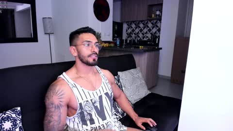 Snapshot of tony_muscle1 chatting on January 18, 2025, 4:37 am tony muscle1 online show from January 18, 2025, 4:37 am