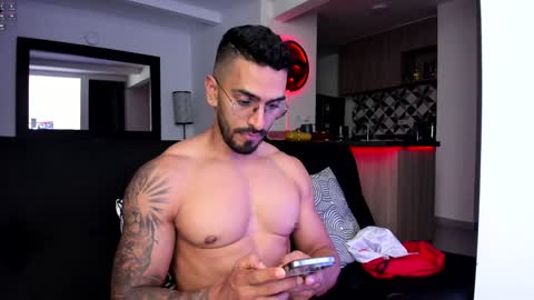 Snapshot of tony_muscle1 chatting on January 24, 2025, 12:52 am tony muscle1 online show from January 24, 2025, 12:52 am