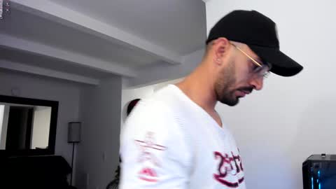 Snapshot of tony_muscle1 chatting on February 6, 2025, 9:53 am tony muscle1 online show from February 6, 2025, 9:53 am