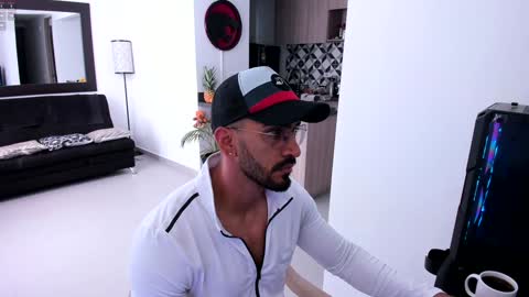 Snapshot of tony_muscle1 chatting on February 7, 2025, 12:17 pm tony muscle1 online show from February 7, 2025, 12:17 pm