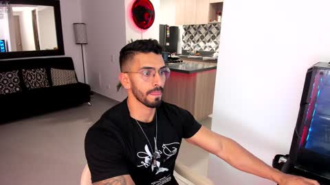 Snapshot of tony_muscle1 chatting on February 9, 2025, 1:22 am tony muscle1 online show from February 9, 2025, 1:22 am