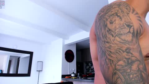 Snapshot of tony_muscle1 chatting on February 9, 2025, 10:00 pm tony muscle1 online show from February 9, 2025, 10:00 pm