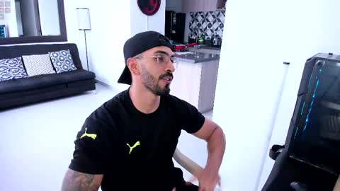 Snapshot of tony_muscle1 chatting on February 10, 2025, 8:31 pm tony muscle1 online show from February 10, 2025, 8:31 pm