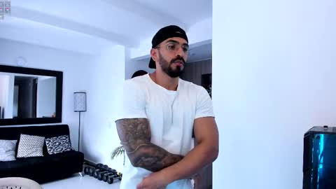 Snapshot of tony_muscle1 chatting on February 15, 2025, 9:37 pm tony muscle1 online show from February 15, 2025, 9:37 pm