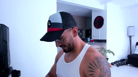 Snapshot of tony_muscle1 chatting on February 23, 2025, 6:34 pm tony muscle1 online show from February 23, 2025, 6:34 pm