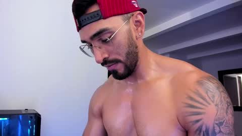 Snapshot of tony_muscle1 chatting on March 2, 2025, 1:15 am tony muscle1 online show from March 2, 2025, 1:15 am