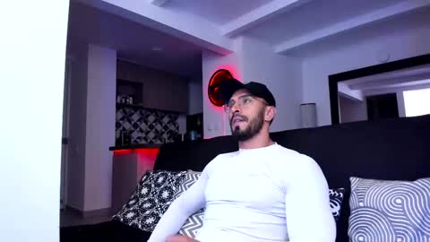 Snapshot of tony_muscle1 chatting on March 4, 2025, 12:29 am tony muscle1 online show from March 4, 2025, 12:29 am