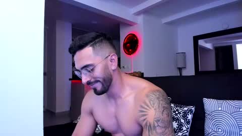 Snapshot of tony_muscle1 chatting on March 6, 2025, 1:58 am tony muscle1 online show from March 6, 2025, 1:58 am