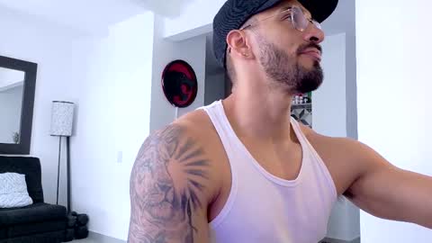 Snapshot of tony_muscle1 chatting on October 26, 2025, 4:46 pm tony muscle1 online show from October 26, 2025, 4:46 pm