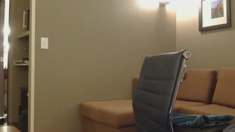 Snapshot of toomuchsmoke chatting on January 10, 2025, 2:25 am toomuchsmoke online show from January 10, 2025, 2:25 am