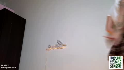 Snapshot of tootightwithbra chatting on January 11, 2025, 4:16 am Kira online show from January 11, 2025, 4:16 am