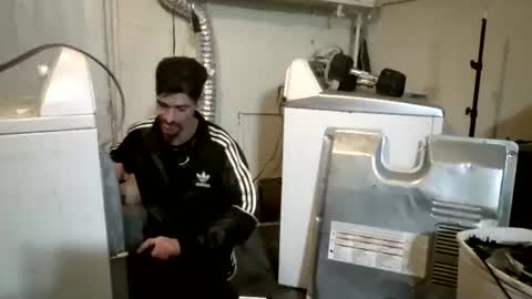 SagMeOreduceMe online show from April 9, 2026, 3:39 am