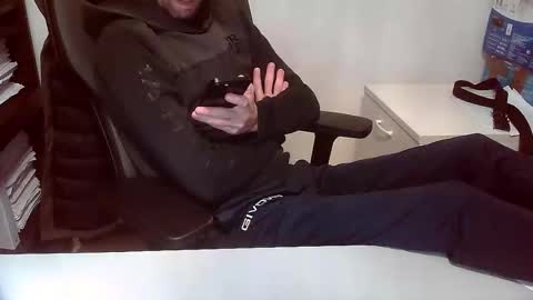 Snapshot of topg84 chatting on November 18, 2025, 5:28 pm Topg84 online show from November 18, 2025, 5:28 pm