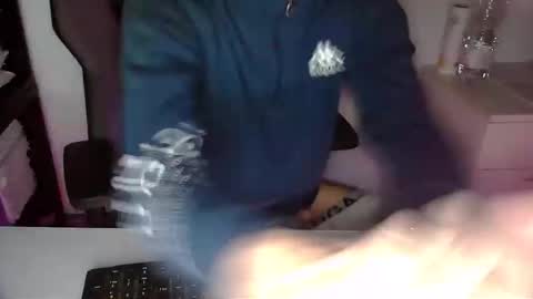 Snapshot of topg84 chatting on November 23, 2025, 6:19 pm Topg84 online show from November 23, 2025, 6:19 pm