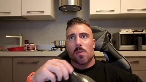 Snapshot of toro_arrapato chatting on November 10, 2025, 4:06 pm toro_arrapato online show from November 10, 2025, 4:06 pm