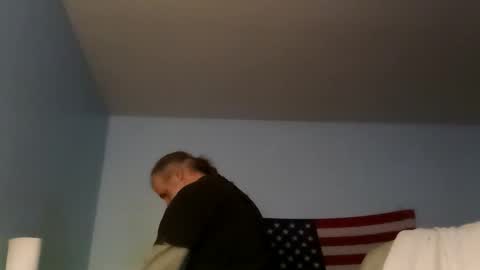totallyawesome_65 online show from May 6, 2026, 3:46 am