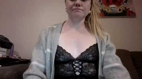 Snapshot of tough_as_scars chatting on December 2, 2025, 12:49 am tough_as_scars online show from December 2, 2025, 12:49 am