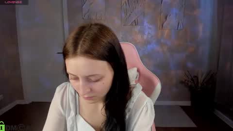 tracey_gill online show from June 8, 2026, 9:09 am