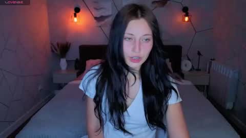 tracey_gill online show from June 25, 2026, 9:14 am
