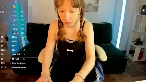 tracy_aww online show from March 18, 2026, 8:50 am