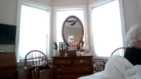 TradWifey online show from May 9, 2026, 5:07 pm