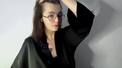 Snapshot of trangarlick chatting on September 16, 2025, 3:13 pm Amelia online show from September 16, 2025, 3:13 pm