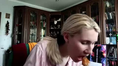 Snapshot of tranhardisty chatting on June 13, 2026, 6:33 am Lesly online show from June 13, 2026, 6:33 am